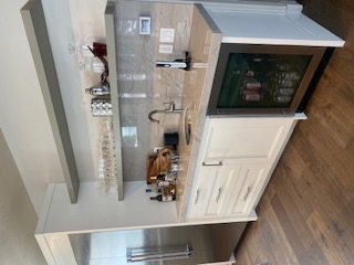 Built-in wet bar with custom cabinetry