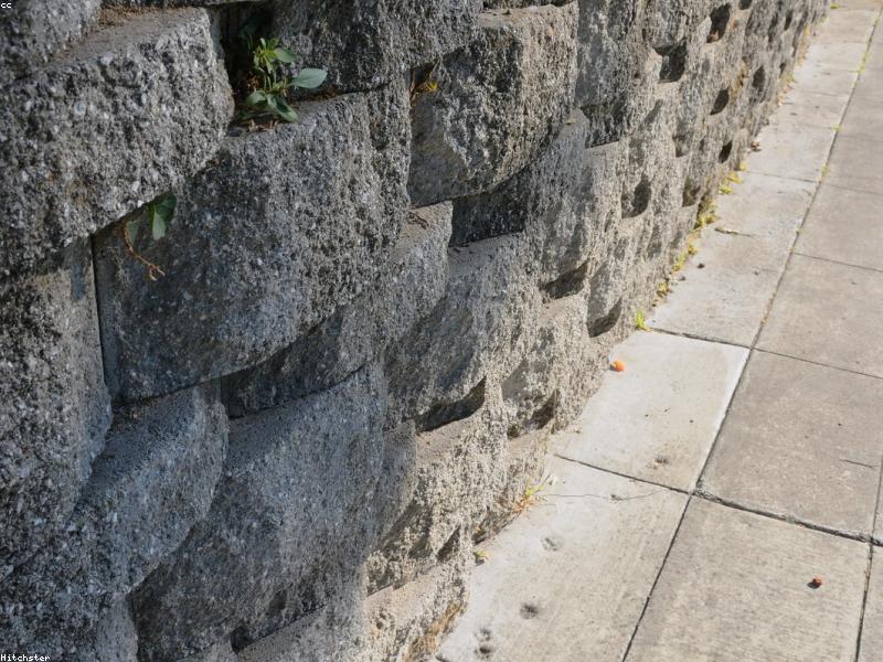 Segmental concrete block retaining wall